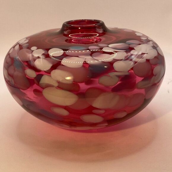 Vintage Douglas Becker Signed Cranberry Art Glass Vase Coin Dot Pattern - Picture 6 of 15